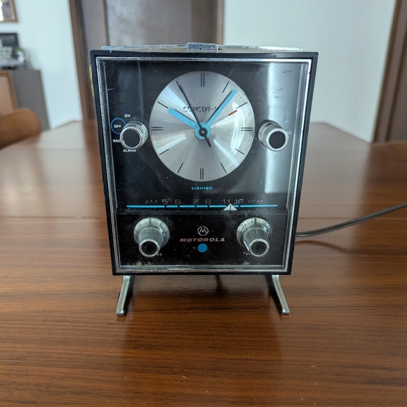 Vintage Faux Wood Motorola XC4GW Alarm Clock Radio MCM Tested Pre Owned - Picture 1 of 6